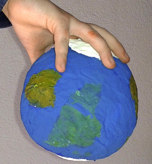 Unsere Erde &#8211; gebastlet aus Zeitungspapier   | Foto: Privat