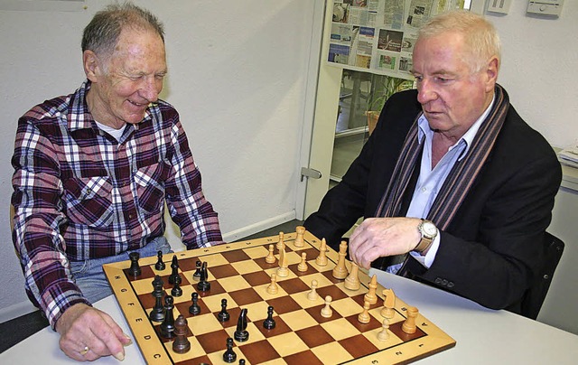 Hans-Joachim Federer (64, rechts) ist ...sidenten  des Schachclubs Waldkirch.   | Foto: Karin Heiss