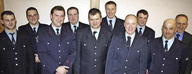 Der neu gewhlte Ausschuss der Freiwil...ndant Stefan Kaltenbach (von rechts).   | Foto: Karin Heiss