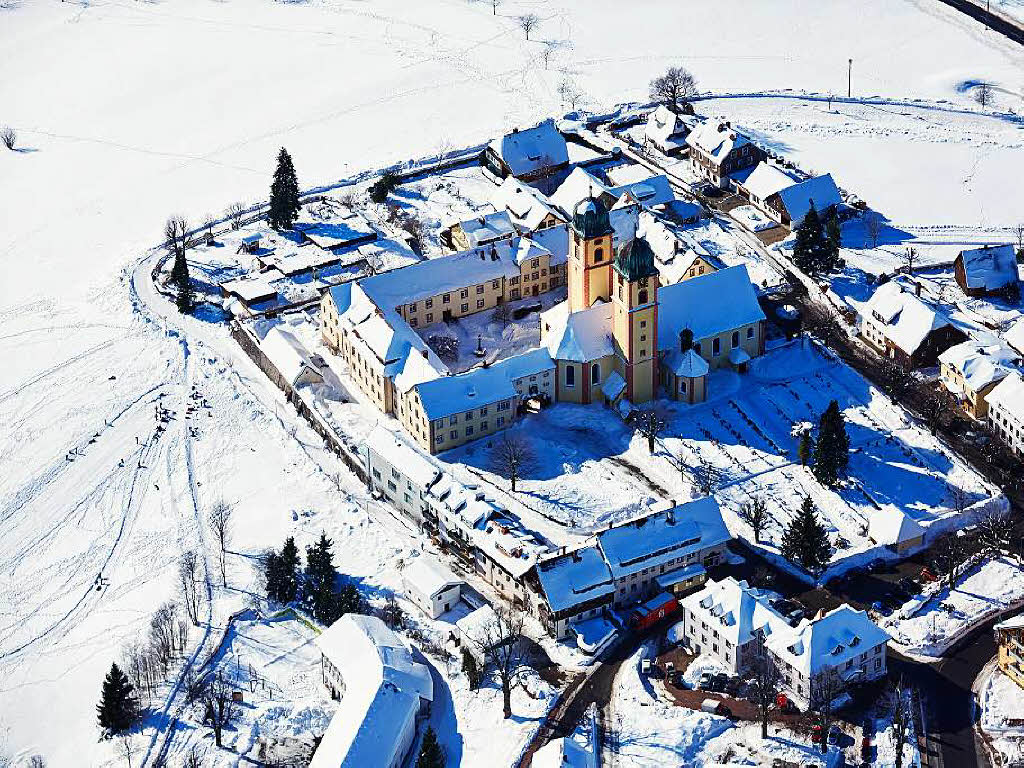 Tief verschneit – das Kloster St. Mrgen