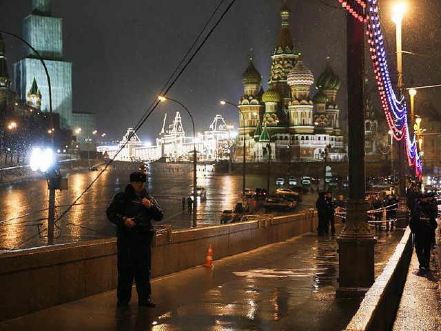 Auf der groen Moskwa-Brcke am Kreml wurde Nemzow von hinten erschossen.  | Foto: dpa