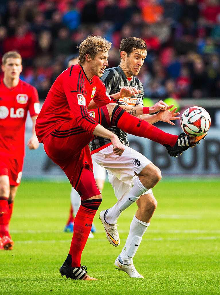 Aussichtslos unterlegen war der SC Freiburg in Leverkusen, 0:1 hie es am Ende durch das Tor von Simon Rolfes.