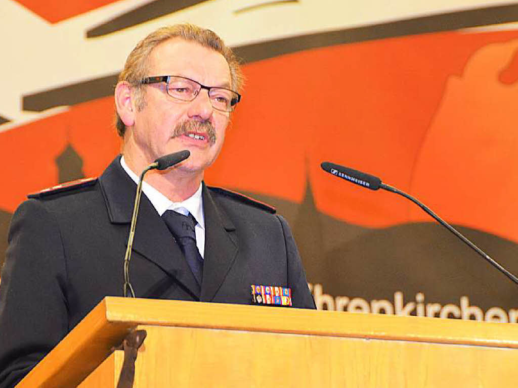 Karl-Heinz Thoma gratulierte fr den Kreisfeuerwehrverband.