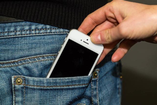 Drei gegen einen: Smartphone-Raub läuft trotzdem schief