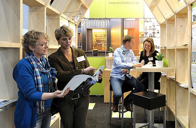 Viele Besucher der Immo suchen fachliche Beratung.   | Foto: Thomas Kunz