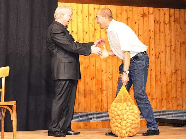 Passendes Geschenk: Bei seinem letzten... erhielt Rogler einen Sack Kartoffeln.  | Foto: claudia Renk