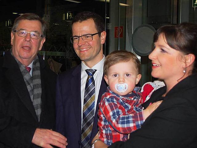 Marco Steffens (Mitte) mit Ehefrau Ann...n der Hanauerlandhalle am Sonntagabend  | Foto: hr