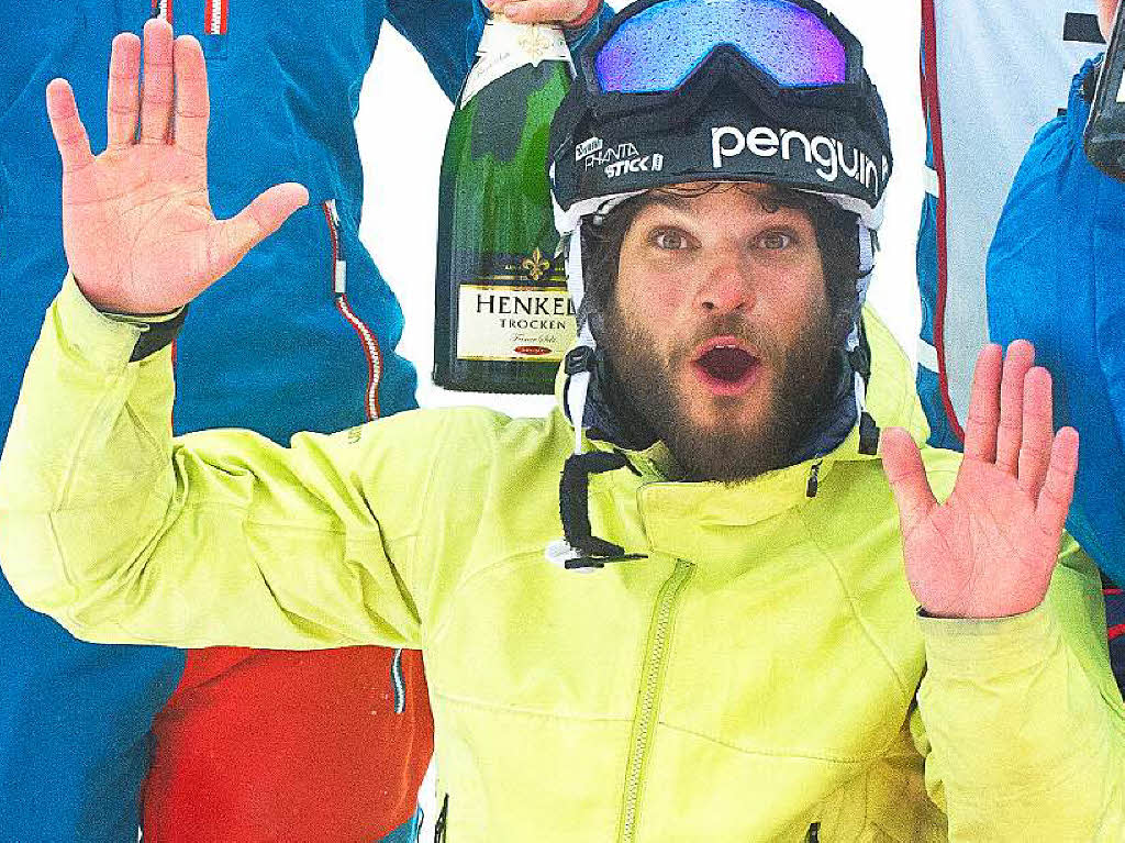 Gefeiert wird trotzdem: Eindrcke von der Siegerehrung am Sonntag trotz der ausgefallenen Finalrennen – Skicross-Sieger Tim Fritz aus Todtnau
