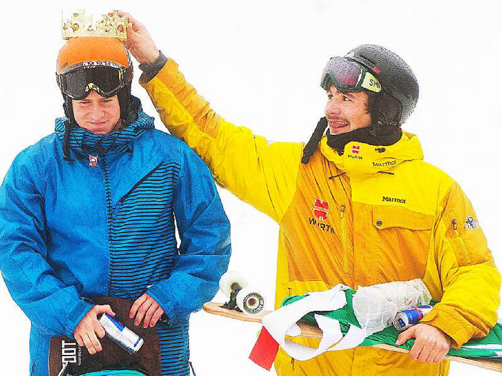Gefeiert wird trotzdem: Eindrcke von der Siegerehrung am Sonntag trotz der ausgefallenen Finalrennen – Paul Berg krnt den King 2015 bei den Snowboardern, MathieuLaboureur.