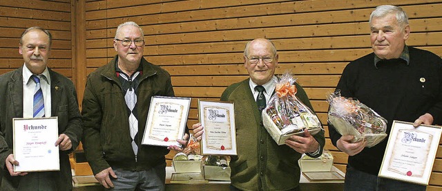 Vorsitzender Kniephoff (von links) und...fr langjhrige Mitgliedschaft geehrt.  | Foto: Cremer