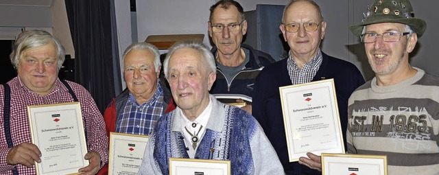 Fr  40 Jahre Treue zum Schwarzwaldver...e, Rolf Grether und Manfred Leonhardt.  | Foto: Georg Diehl