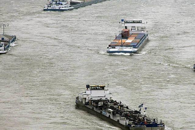 Schiff im Rhein bei Breisach untergegangen