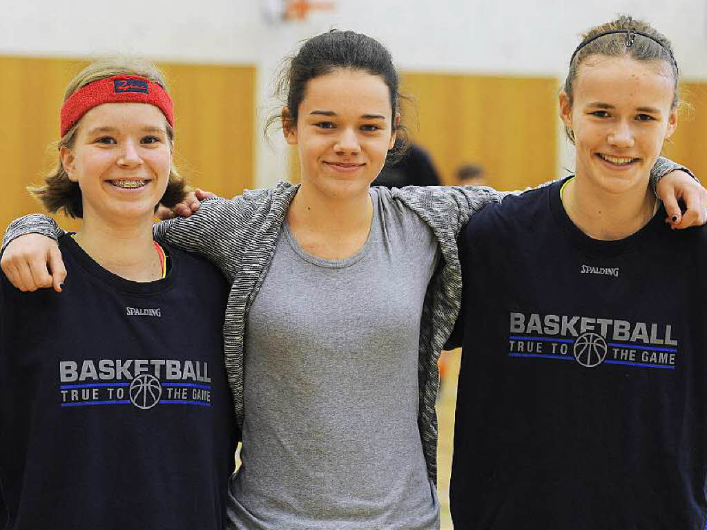 Weibliche Power in der U14: Pauline Mayer (von links), Lena Thne und Hiltrud Cordes