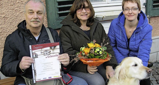 Michael und Gabi Heidecke mit Svenja B...otel Ruhbhl und Hund Sam (von links).  | Foto: HTG