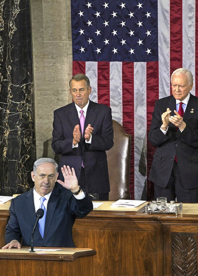 Israels Premier Benjamin Netanjahu  vo...r  John Boehner (l.) und  Orrin Hatch   | Foto: DPA