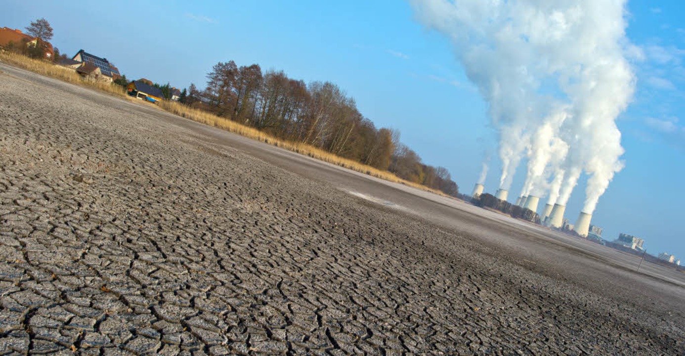 Viel Industrie (hier das Braunkohlekra...ktoren basierende Gesundheitsrisiko.    | Foto: dpa