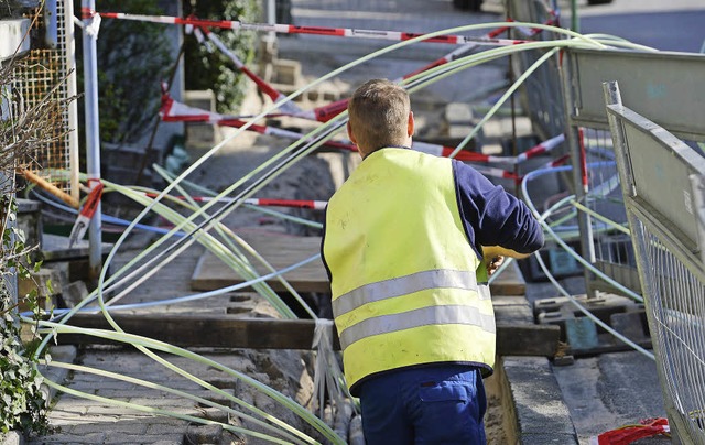 Baustellen wie hier in Hessen knnten ...l am  Montag der Kreistag entscheiden.  | Foto: DPA