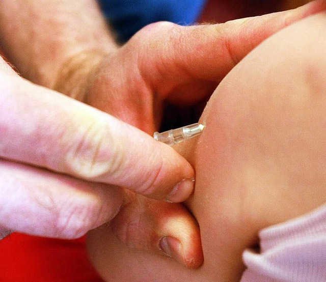 Das Gesundheitsamt empfiehlt eine Impfung gegen Masern.  | Foto: dpa