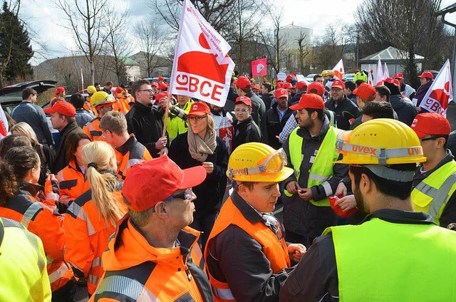 In der Cesar-Stnzi-Strae sammelten sich die Teilnehmer am Protest.  | Foto: Peter Gerigk