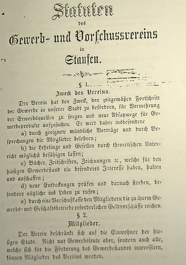 Seite 1 der Statuten des Gewerb- und Vorschussvereins Staufen  | Foto: Rainer Ruther, Picasa