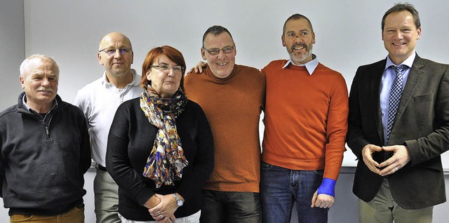 Thomas Hagnberger (Zweiter von rechts)... (rechts) steht dem Frderverein vor.   | Foto: Kai Kricheldorff