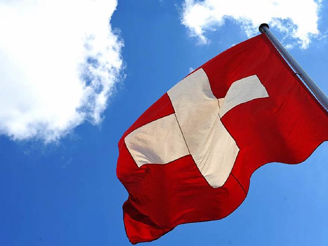 Die Schweizer stimmen am Sonntag ber ...undlegende Reform des Steuersystems ab  | Foto: dpa
