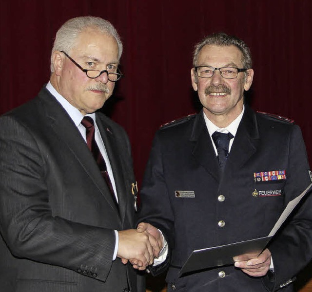 Brgermeister Gabriel Schweizer wurde ...ndesfeuerwehrverbandes ausgezeichnet.   | Foto: herbert trogus