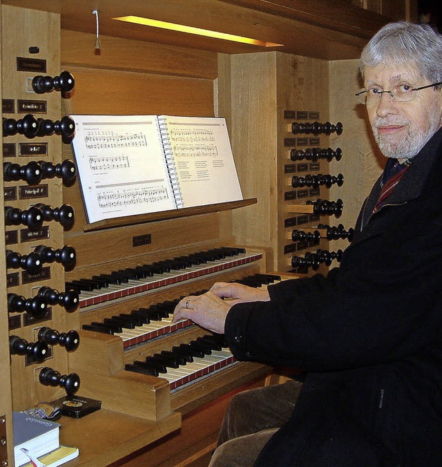 <Text>Der Organist Albrecht Klr an der Metzler-Orgel </Text>  | Foto: Roswitha Frey