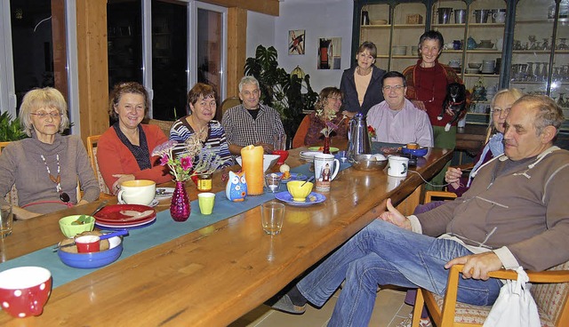 An der langen Tafel im Gemeinschaftsra...at allerdings auch sein eigenes Reich.  | Foto: Claudia Renk