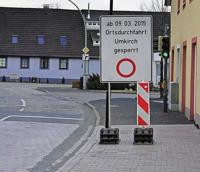 Am Montag gehen die Arbeiten zur Sanie... gepflastert und Bordsteine beseitigt.  | Foto: manfred frietsch