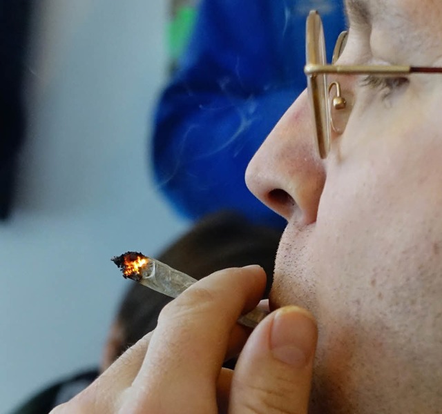 Ist Marihuana auch bald in Deutschland...?<BZ-Seitenhinweis></BZ-Seitenhinweis>  | Foto: AFP