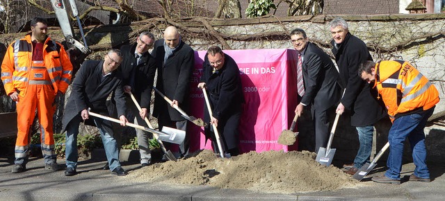 Nicht dass die Vertreter von Telekom, ...u zum schnelleren Internet vorangeht.   | Foto: Sylvia-Karina Jahn