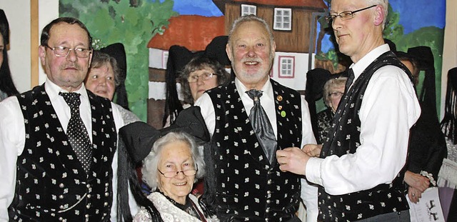 Bernhard Winkler, Gertrud Heckert und ...gs&#8220; ihr Engagement (von links).   | Foto: Bronner