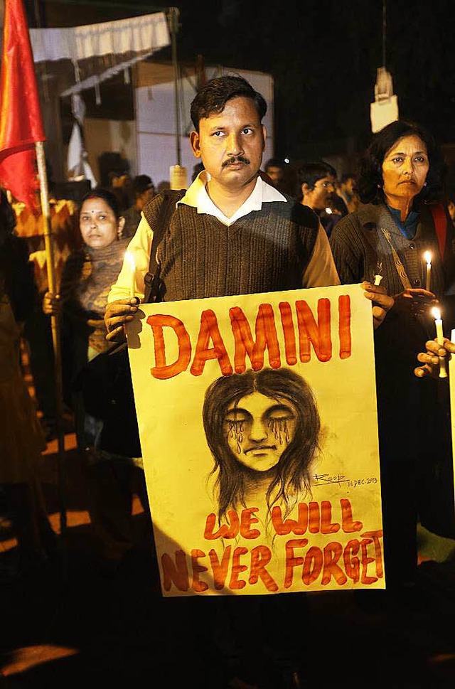 Auch Mnner protestierten nach der Gru...gewaltigung der Inderin im Jahr 2013.   | Foto: dpa