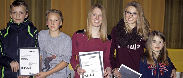 Die Gewinner des Kanderner Filmpreises...recherin Charlotte Lehmann (von links)  | Foto: HARTENSTEIN