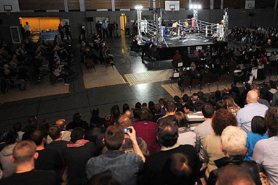 Die Kampfsportnacht im Lahrer Hallensportzentrum. (Foto: Bettina Schaller, Bettina Schaller Presse) Die Kampfsportnacht im Lahrer Hallensportzentrum. (Foto: Bettina Schaller, Bettina Schaller Presse)