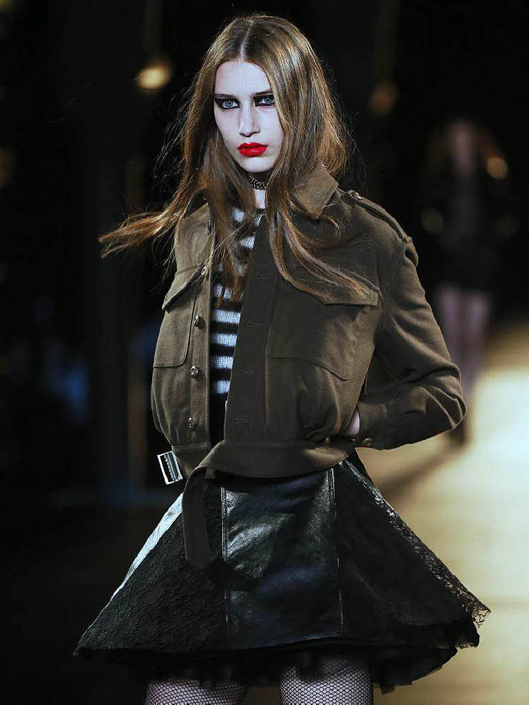Die neue Kollektion von Saint Laurent ist eine Reminiszenz an die Achtzigerjahre. Die neue Kollektion von Saint Laurent ist eine Reminiszenz an die Achtzigerjahre.