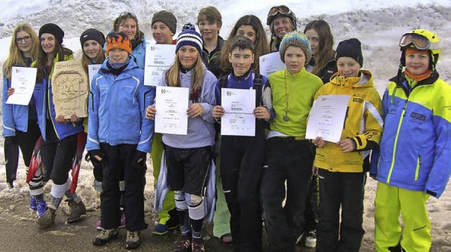 Glckliche und erfolgreiche Skifahrer der Johanniter-Realschule  | Foto: Heike Brunnhuber
