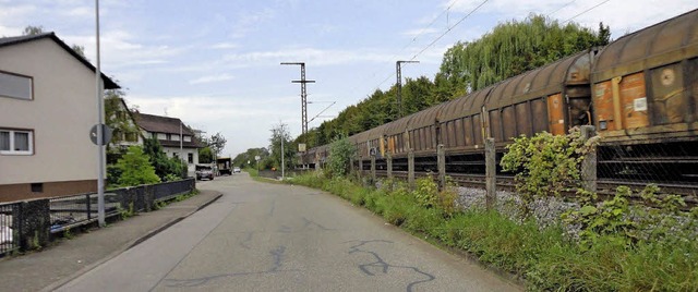 Vorher und nachher: Bahngleise in der ...sweier ohne und mit Lrmschutzwnden.   | Foto: DB Projektbau