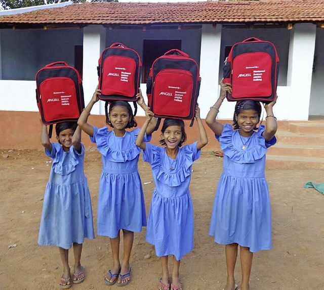 Vier Mdchen von 250 Kindern freuten sich ganz besonders.   | Foto: privat