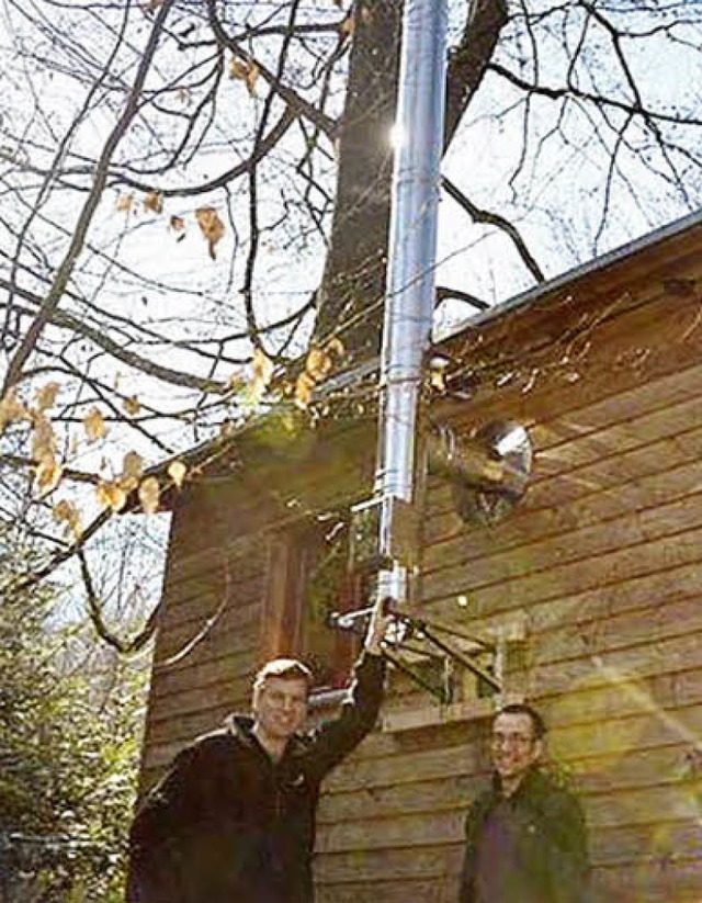 Lars Merklin  (links) mit Wolfgang Schmidt vom Waldkindergarten Wiehre   | Foto: privat