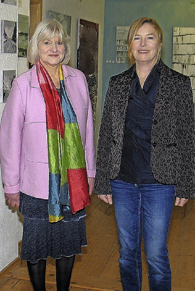 Senta Ernst (links) und Cordula Bhle stellen derzeit gemeinsam in Riegel aus.   | Foto: Helmut Hassler