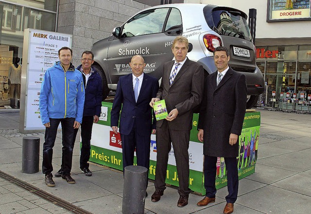 Organisatoren, Sponsoren und Schule pr...ger vom Autohaus Schmolck (von links).  | Foto: Gerda Oswald