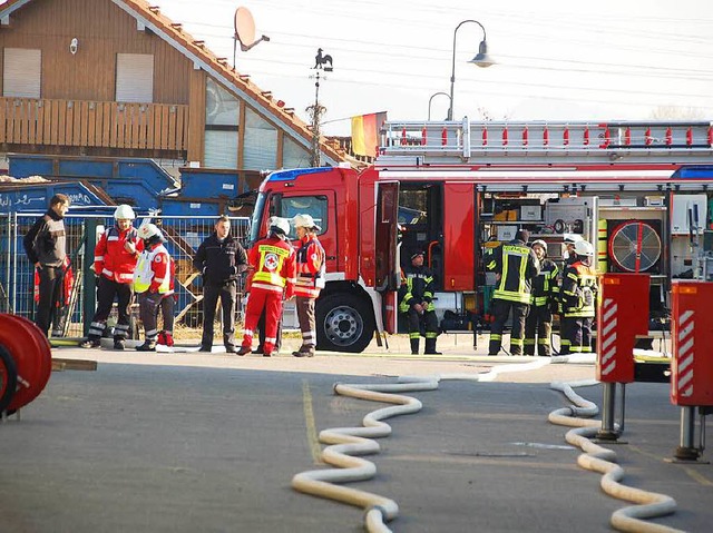Die Feuerwehren aus Denzlingen, Vrste...ute waren am Freitagmorgen im Einsatz.  | Foto: Pia Grttinger 