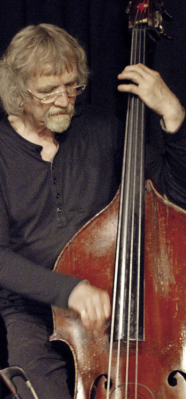 Hat Jazzgeschichte mitgeschrieben: der Bassist und Bandleader Ali Haurand  | Foto: Thomas L. Mink