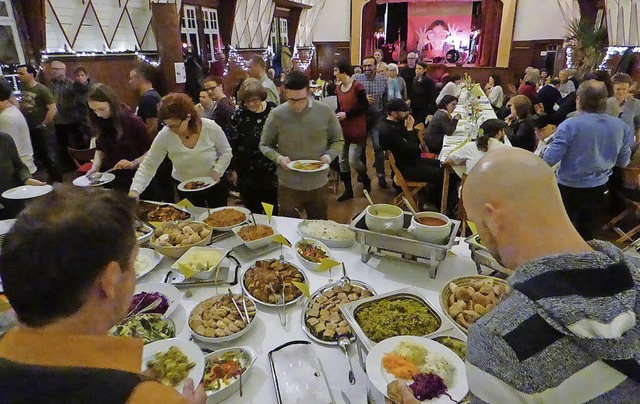 Rosenkohl indisch oder Weckle mit Brl...llig? Das Bffet bei der Veggieparty   | Foto: frank leonhardt