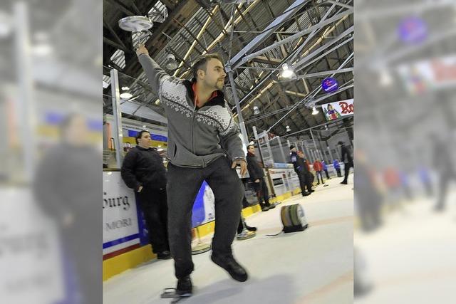 Eisstockschtzen des EHC hatten Spa beim Turnier in der Franz-Siegel-Halle