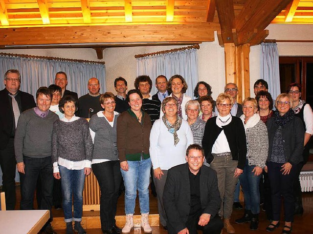 Ein Groteil der neuen Pfarrgemeinder...rsaal in Merdingen zu einer Wahlparty.  | Foto: Christine Weirich