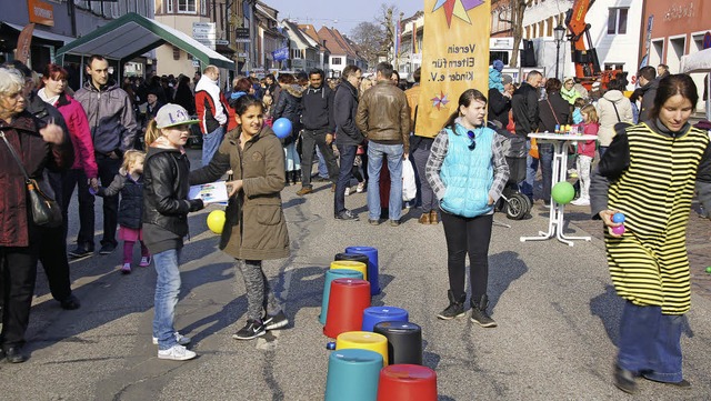 Viel Betrieb herrschte am Wochenende beim Frhlingsmarkt in Kenzingen.  | Foto: Ilona Hge