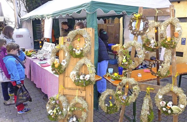 Die traditionellen Osterkrnze waren w...was Besonderes beim Teninger Ostmarkt.  | Foto: Karlernst Lauffer